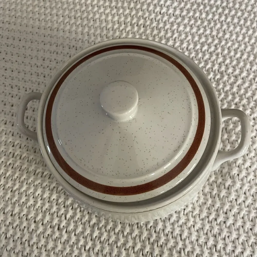 Bonsai Collection‎ stoneware casserole dish with lid beige with brown stripe